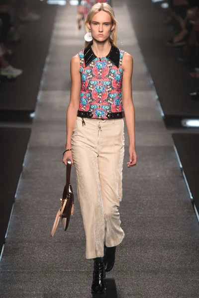 Look 37